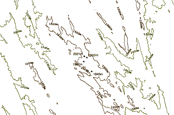 Mountain peaks around Pico do Barbado