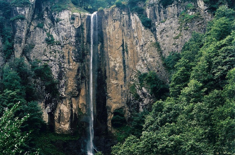 laton waterfall 