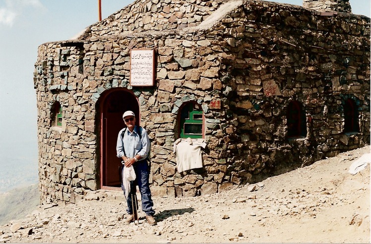 amiri shelter(siah sang or black stone), Tochal