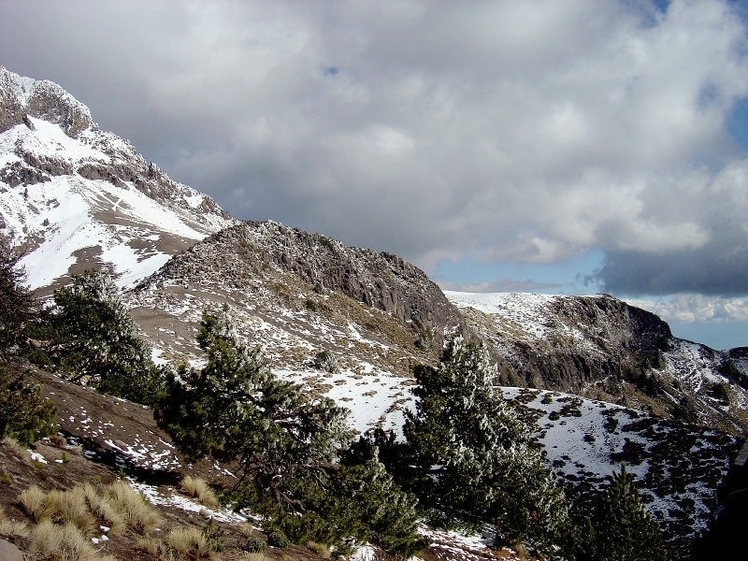 Running out of snow, Nevado de Colima