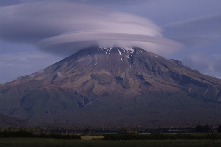 wind cloud, Mount Egmont/Taranaki