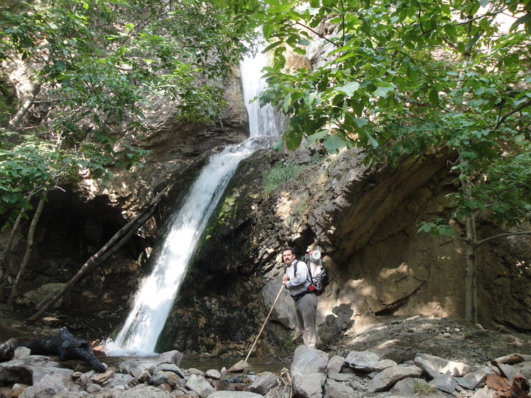 ابشار دوقلوی خرو, Mount Binalud