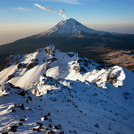 Popocatépetl a los pies del Iztacchíhuatl