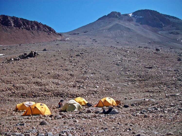 Camp 1 a 5500 msnm (ruta arqueologica), Llullaillaco