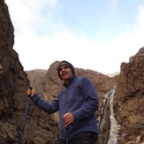 در کنار آبشار چال مگس در منطقه ی دارآباد, Tochal