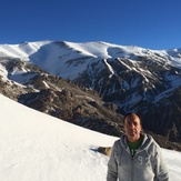 منوجهرصادقی  بر فراز قله ی 3000 متری کمای چال, Tochal