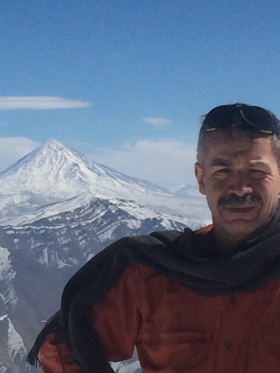 mostafa lakghomi on the peak in his birthday, Tochal