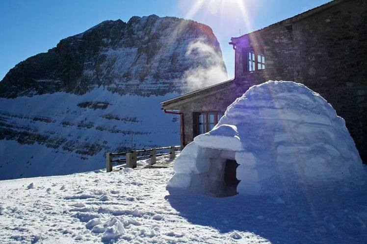 Igloo at 2760 m., Mount Olympus