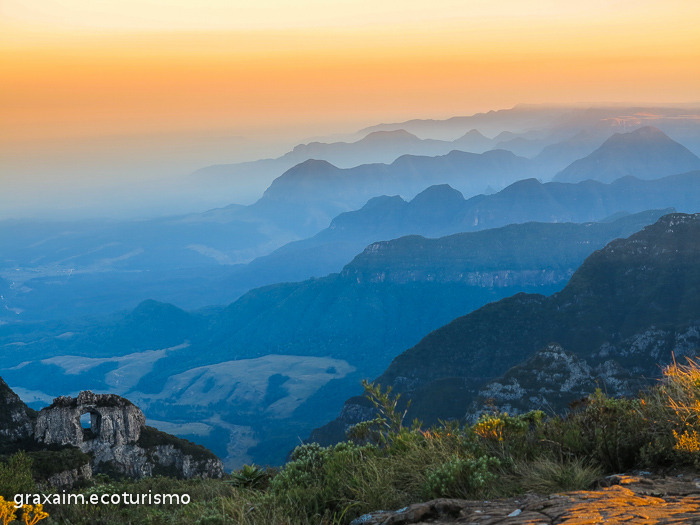 Sunset at Pedra Furada, Morro da Igreja or Church hill