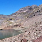 Peña Blanca y la Munia desde el Ibón Inferior de la Larri, Pic de la Munia