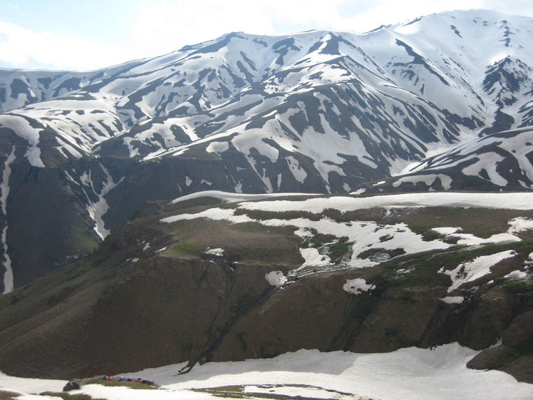 دمچه از یال منتهی به لشگرک کوچک, Alam Kuh or Alum Kooh