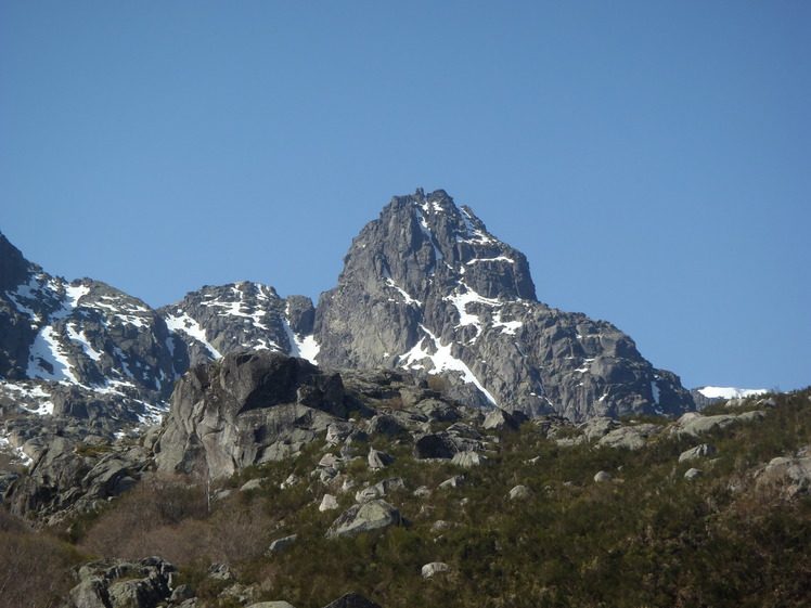 Cântaro Magro (south and east face)