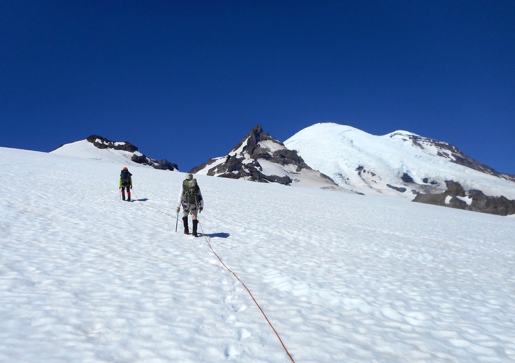 Approach to Little Tahoma 