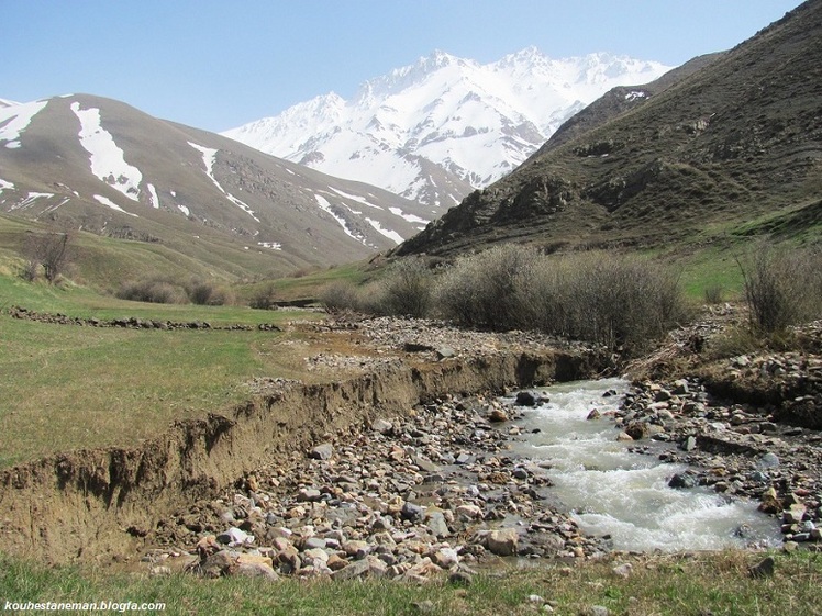 Sorkhad, آزاد کوه‎‎