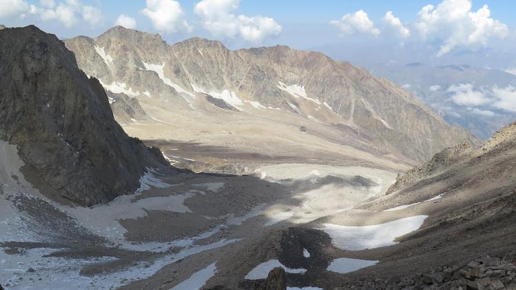 Haftkhan ridge and glacier, Alam Kuh or Alum Kooh