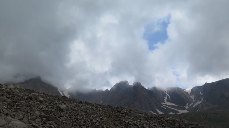 Dandan-e-ezhdeha Ridge, Alam Kuh or Alum Kooh