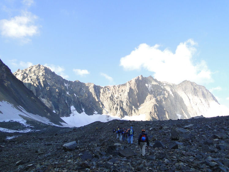 تجربه ای بسیار گران بها, Alam Kuh or Alum Kooh