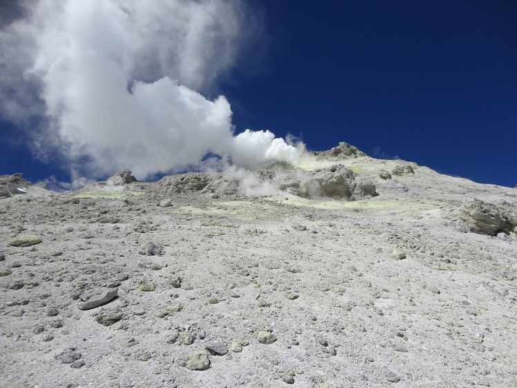 Sulfur gas eruption, Damavand (دماوند)