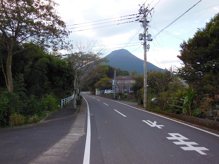 Approach to trailhead, Kaimondake volcano