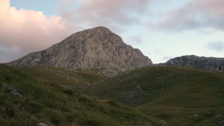 pyramida giona 2510m, Ghiona