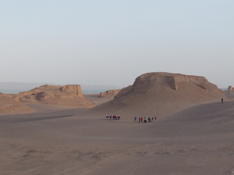 naser ramezani shadad desert, Hazaran