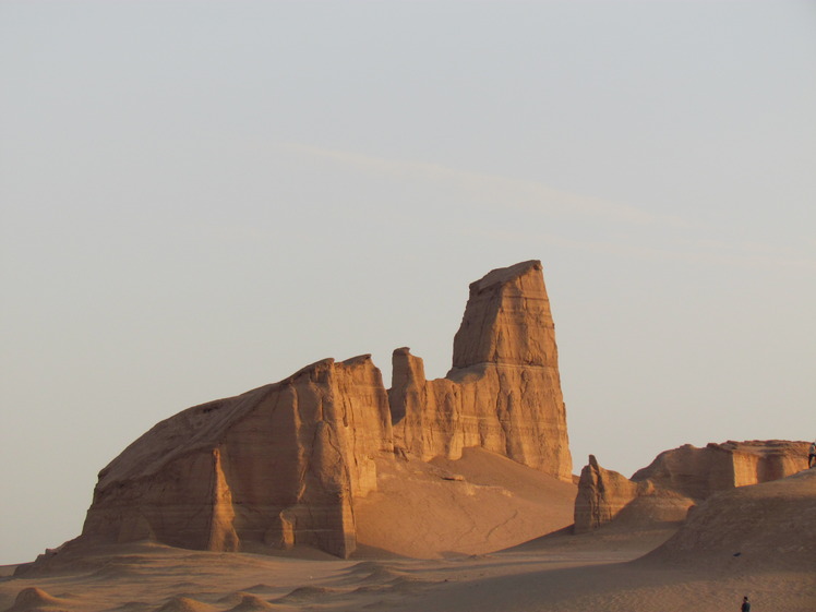 naser ramezani shadad desert, Hazaran