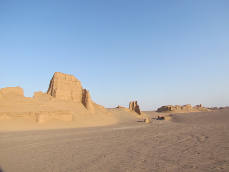 naser ramezani shadad desert, Hazaran