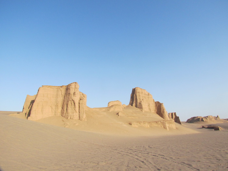 naser ramezani shadad desert, Hazaran