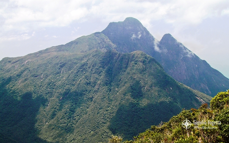 Pico Paraná (ao fundo) visto do cume do Cerro Verde