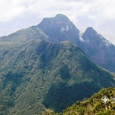 Pico Paraná (ao fundo) visto do cume do Cerro Verde