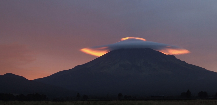 Wind cloud, Mount Egmont/Taranaki