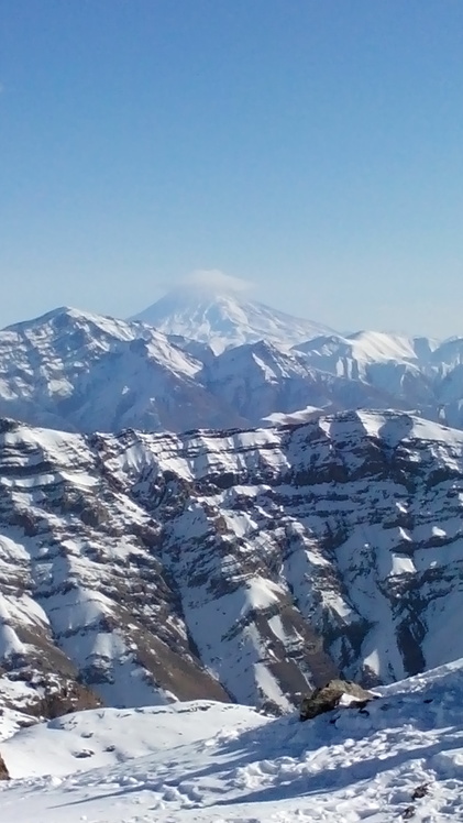 نمای کلاه ابری دماوند از قله کلک چال, Kolakchal