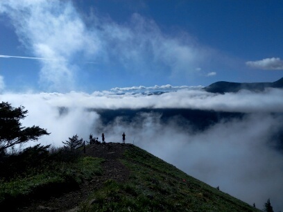 Spring hike on Dog Mountain