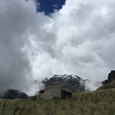 Izta entre las nubes, Iztaccihuatl