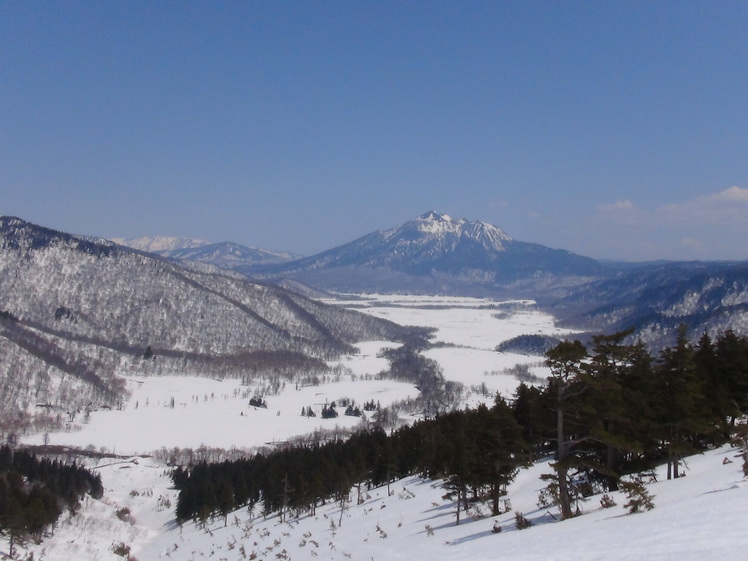 Hiuchi over Oze Swamp