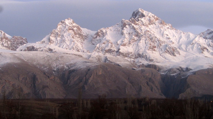 Güneşin ışıkları gitse de DAĞLARIN ışıkları bize yeter, Demirkazik