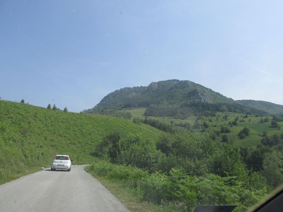 Approach to mountain Bobija with the Prisedo pass