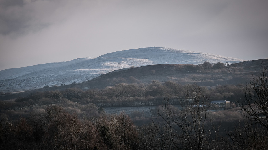 Tair Carn Isaf, Garreg Lwyd (Black Mountain)