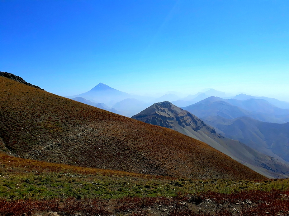 Damavand and Rizan in one frame