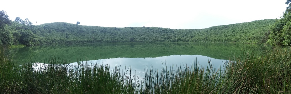 Gandochi crater lake, Tepi