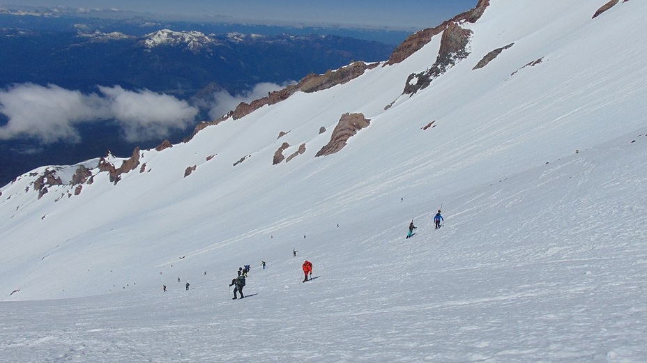 Avalanche gulch in may, Mount Shasta