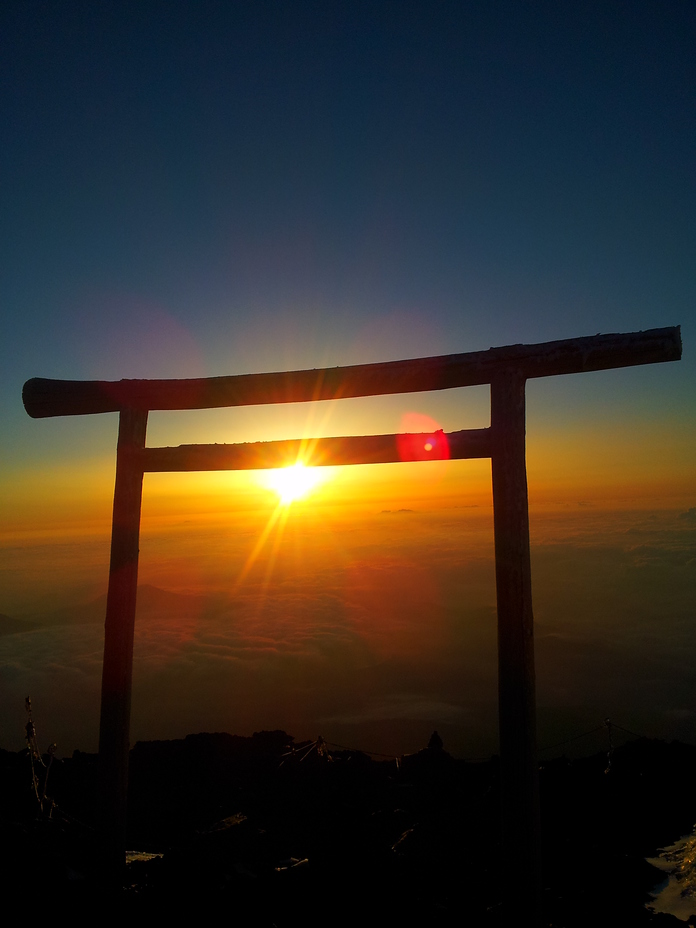 Torii at te top, Fuji-san