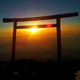 Torii at te top, Fuji-san