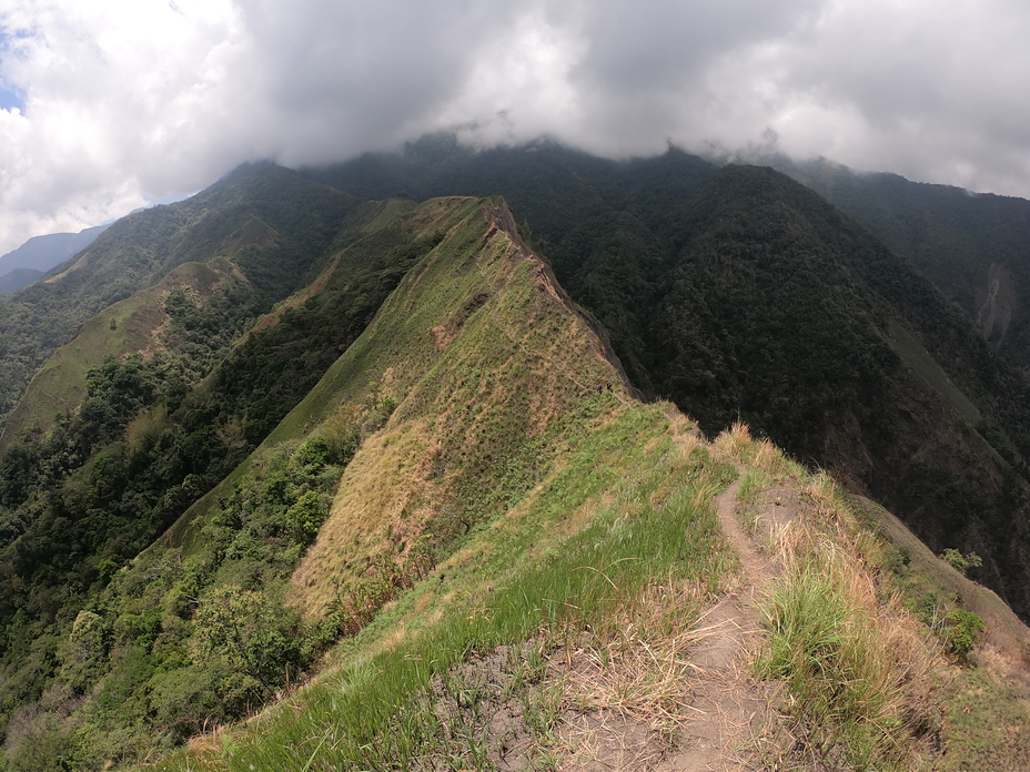 Knife Edge trail of Mt. Nangtud, Mt Nangtud