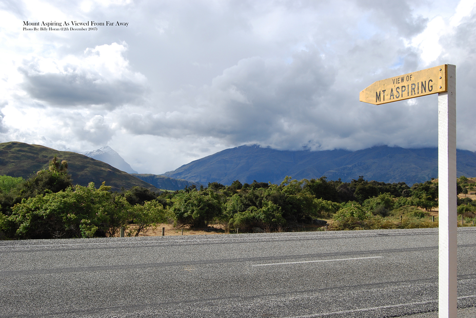 Mount Aspiring As Viewed From Far Away 