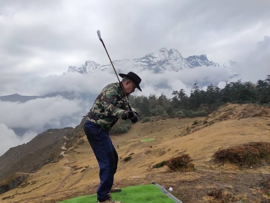 Baahrakhari Everest golf, Kongde Ri