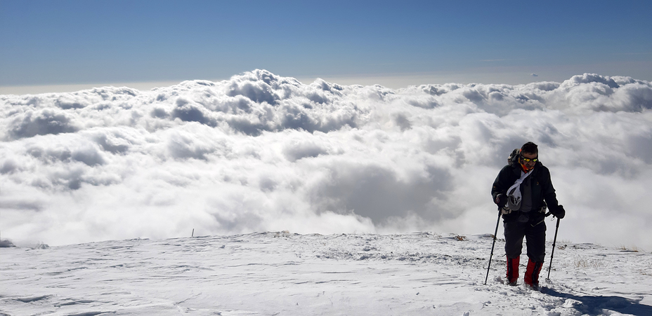 Above the clouds, Tochal