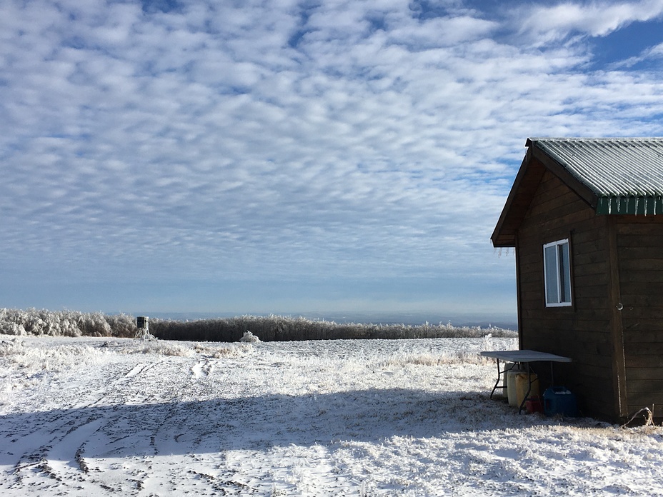 Shack at the summit of the mountain, Mount Ararat (Pennsylvania)