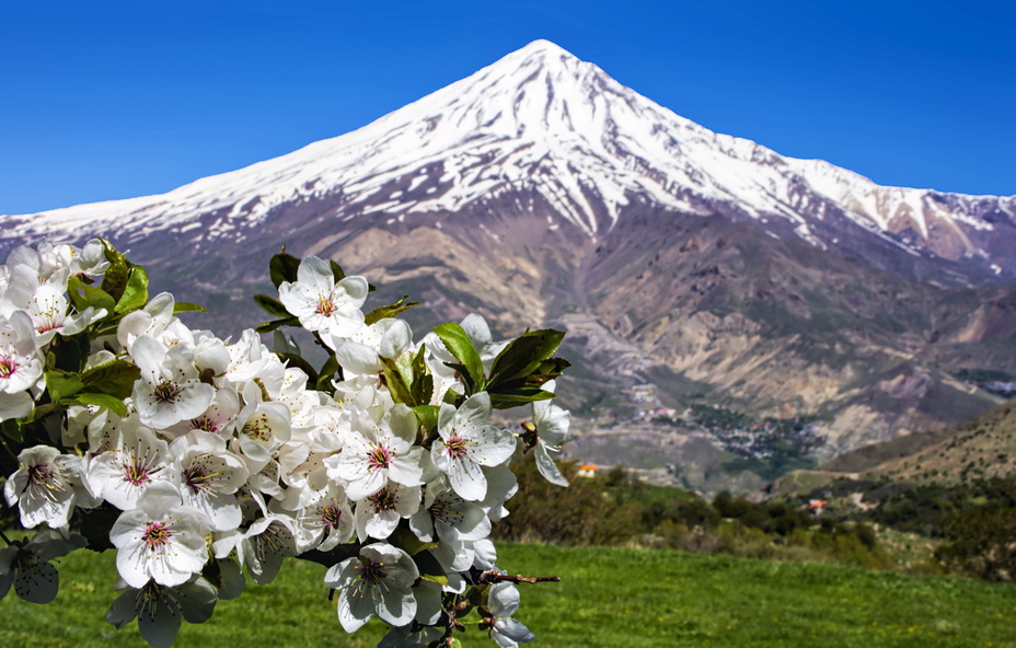 Damavand, Damavand (دماوند)