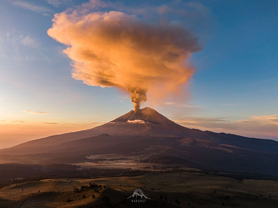 Morning eruption of Popocatépetl, Popocatepetl